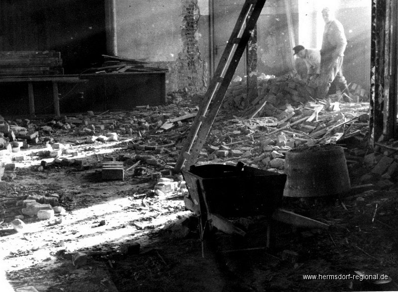 1953_Abbrucharbeiten Rathaussaal2.jpg